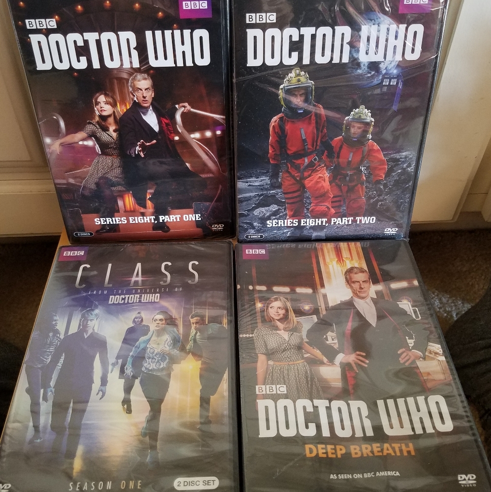DOCTOR WHO BUNDLE 4 COUN TNEW